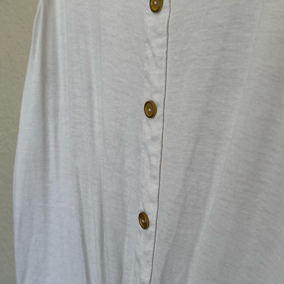 Charlotte Russe | White Tie-Front Gold Button Tank - Picture 6 of 8